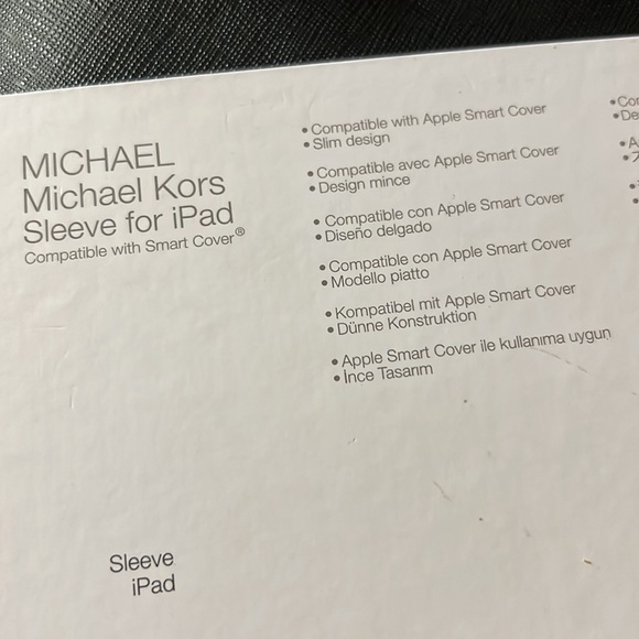 Michael Kors SLEEVE FOR IPAD (compatible w/Smart Cover) + FREE GIFT W/ PURCHASE! - Picture 7 of 8